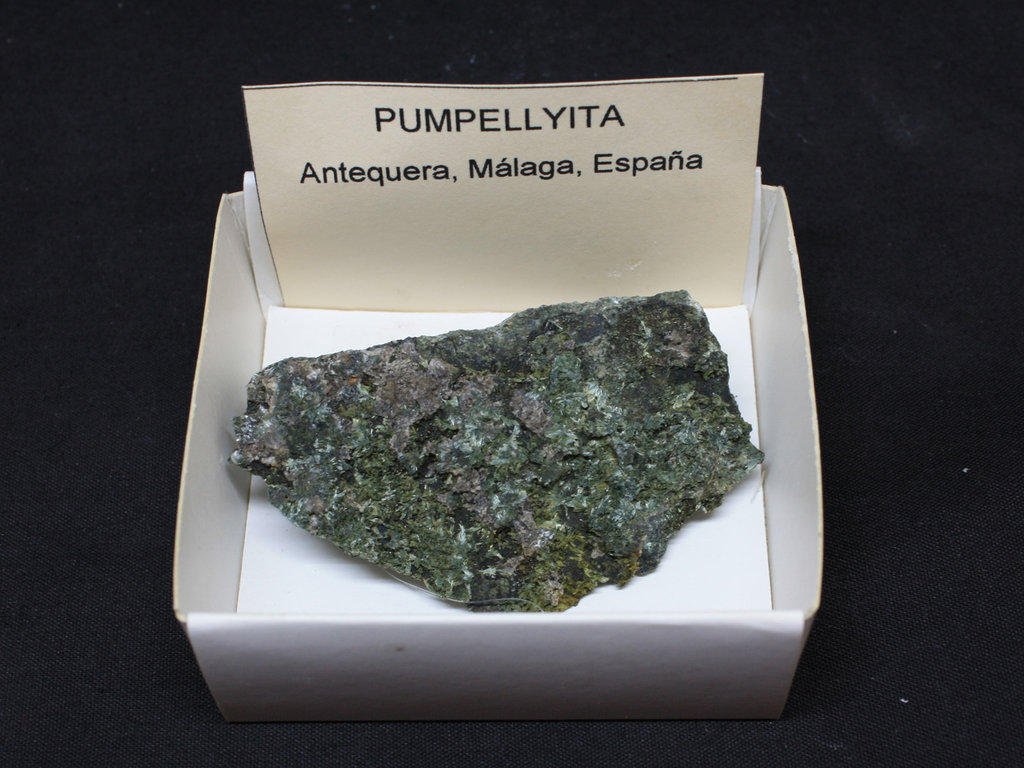 Pumpellyita, de  Antequera