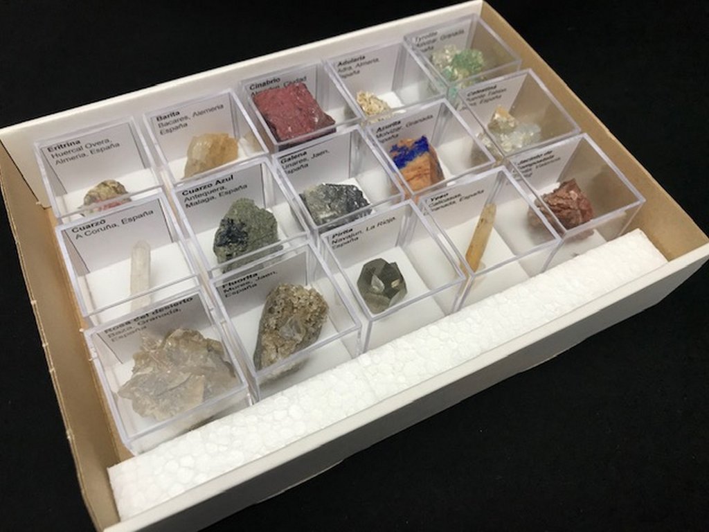 15 minerals from Spain 4x4cm plastic boxes