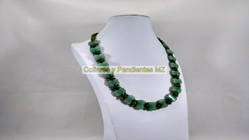 NECKLACE IN MINERAL, CANADIAN JADE