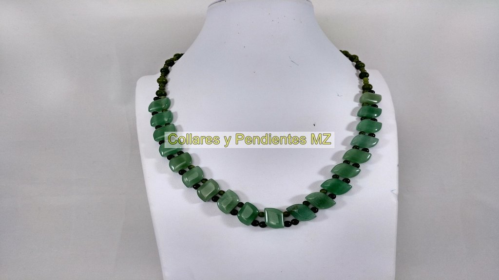 NECKLACE IN MINIRAL, CANADIAN JADE