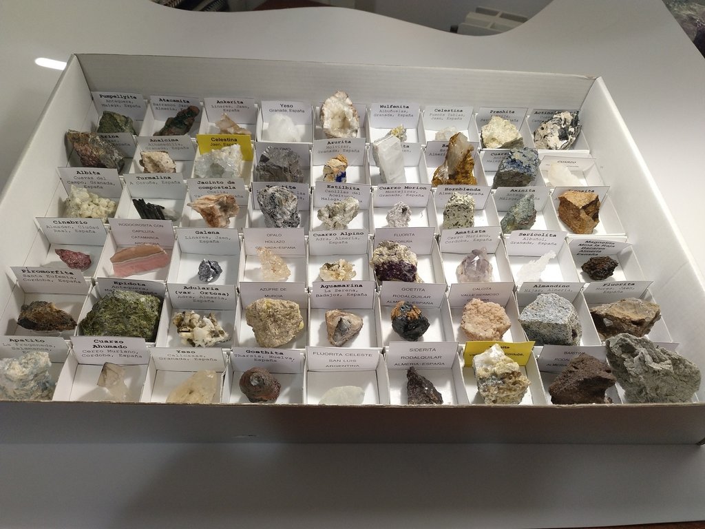 COLLECTION OF VARIOUS MINERALS