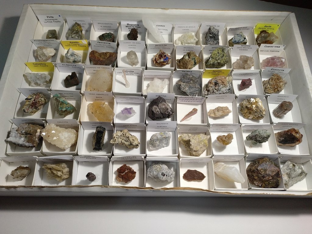 COLLECTION OF VARIOUS MINERALS