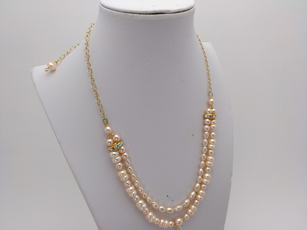 DOUBLE NECKLACE WITH OLIVE PEARLS AND LENTILS