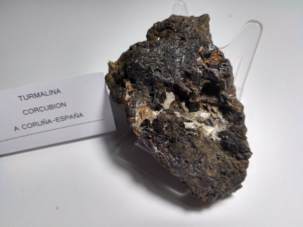 TOURMALINE MINERAL FROM CONCUBION A CORUÑA, SPAIN